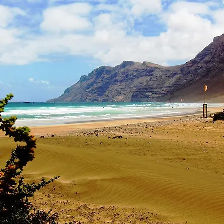 Waves Famara